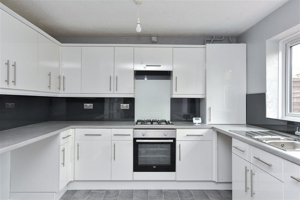 Property photo 3 of 12 Kitchen