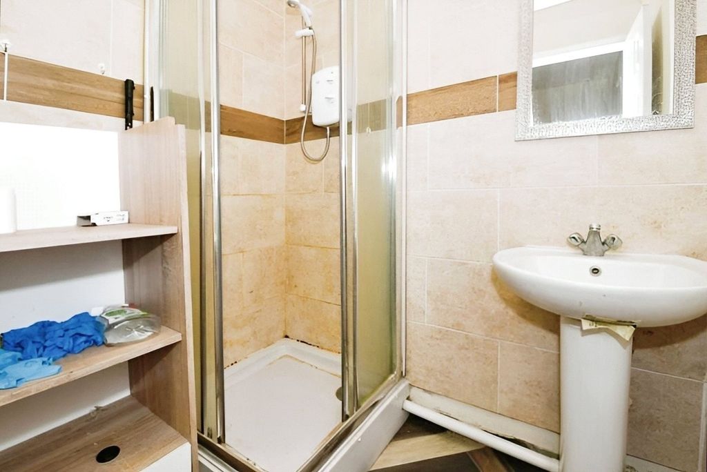 Property photo 3 of 11 Shower Room