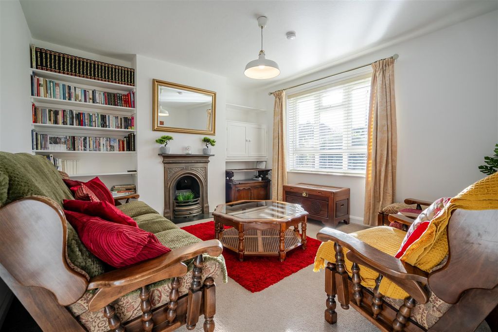 Property photo 3 of 9
