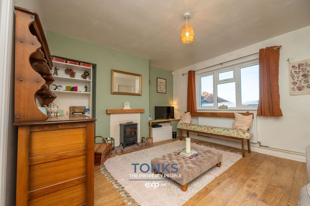 Property photo 2 of 18