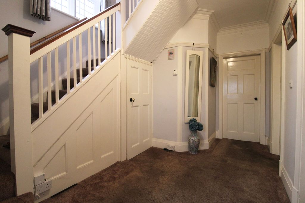 Property photo 3 of 27 Hallway