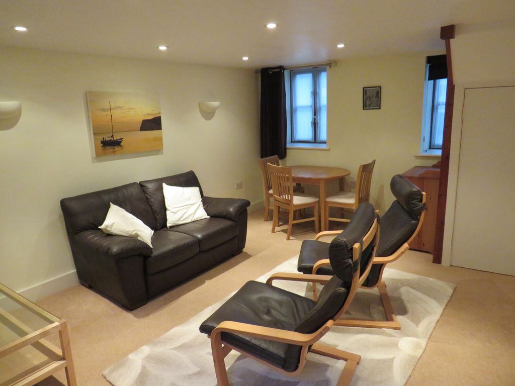 Property photo 3 of 7 Living Room