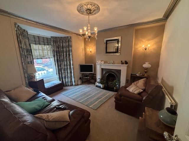 Property photo 2 of 11 Living Room