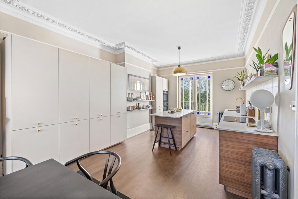 Property photo 2 of 18 Kitchen