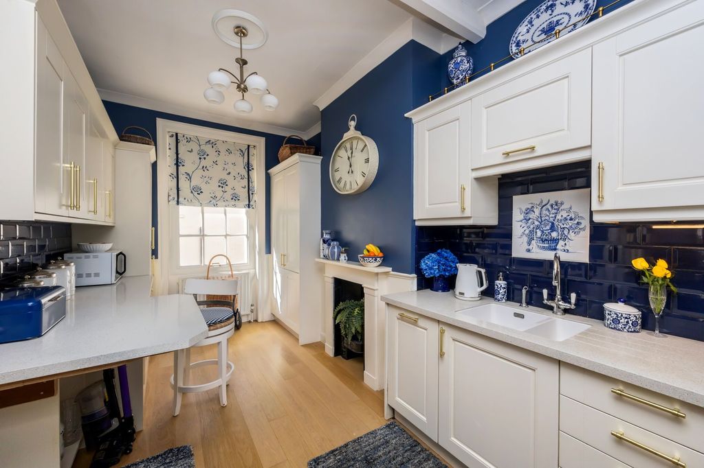 Property photo 3 of 27