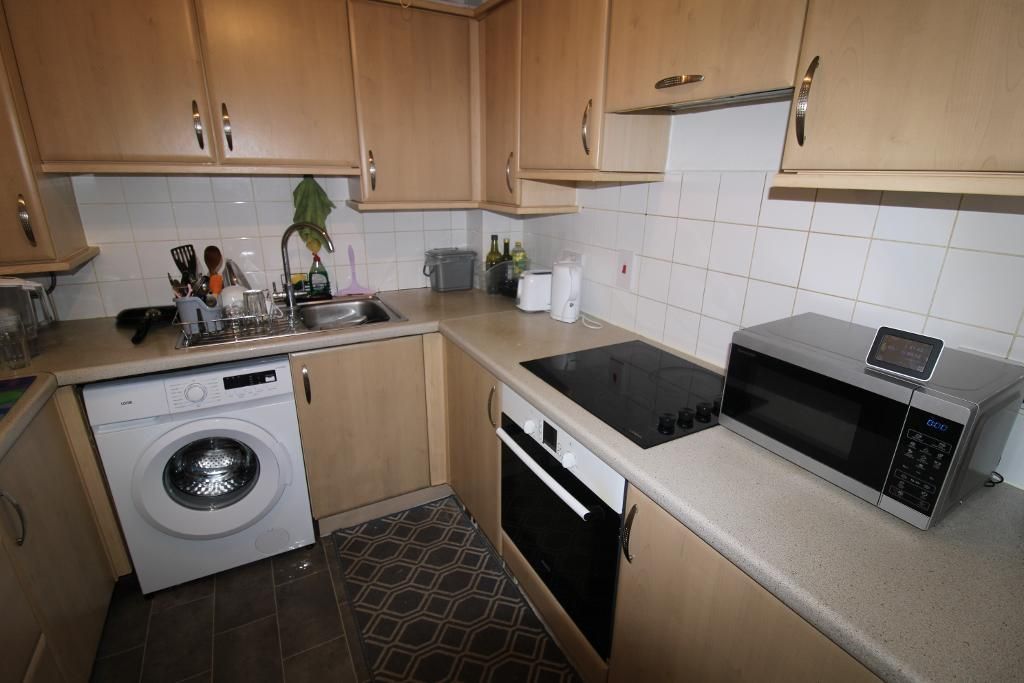 Property photo 3 of 9 Kitchen