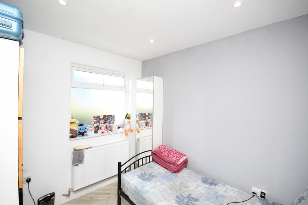 Property photo 1 of 6 Harley Close, Wembley, Middlesex, Ha0