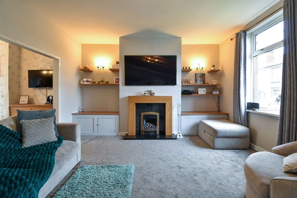 Property photo 2 of 17