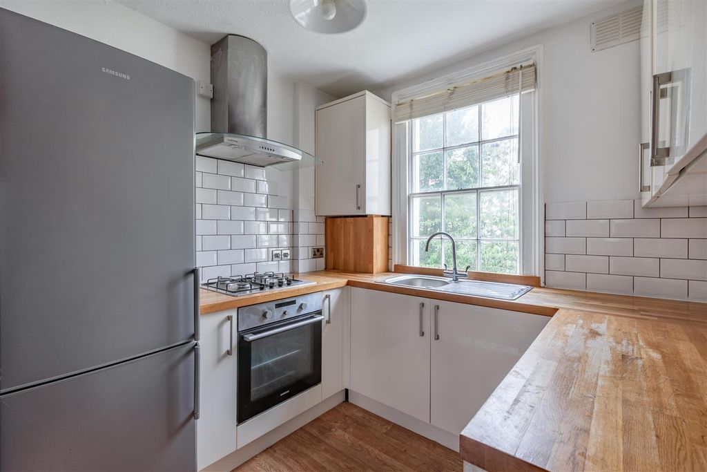 Property photo 3 of 7 Kitchen
