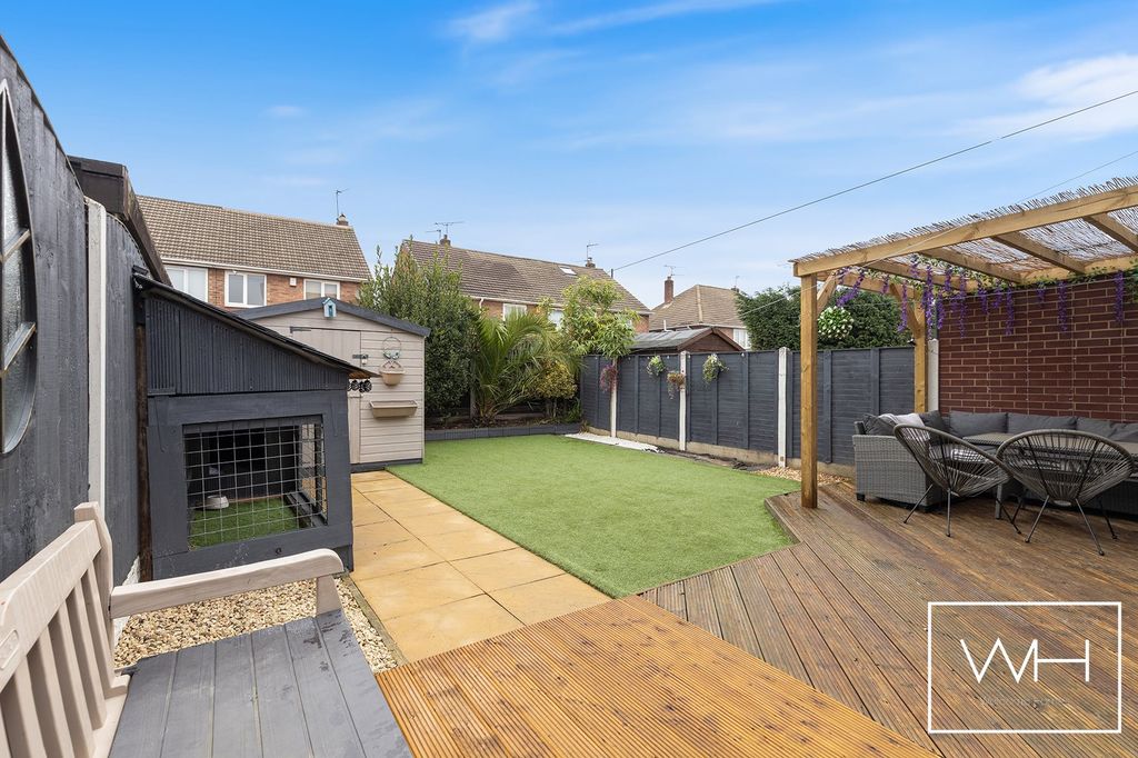 Property photo 2 of 20 18 St Paul_S Parade 19_297