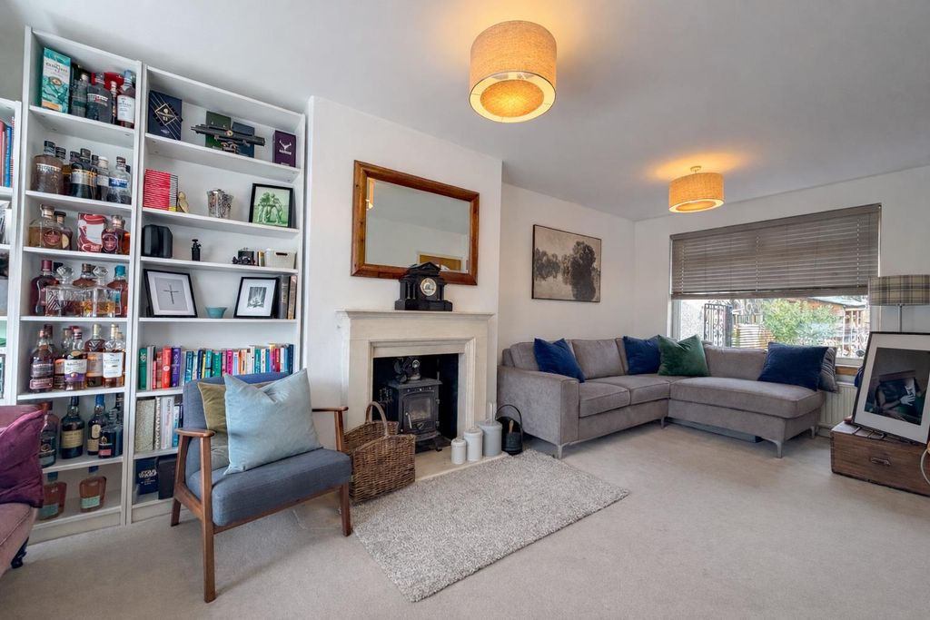 Property photo 3 of 21 Lounge