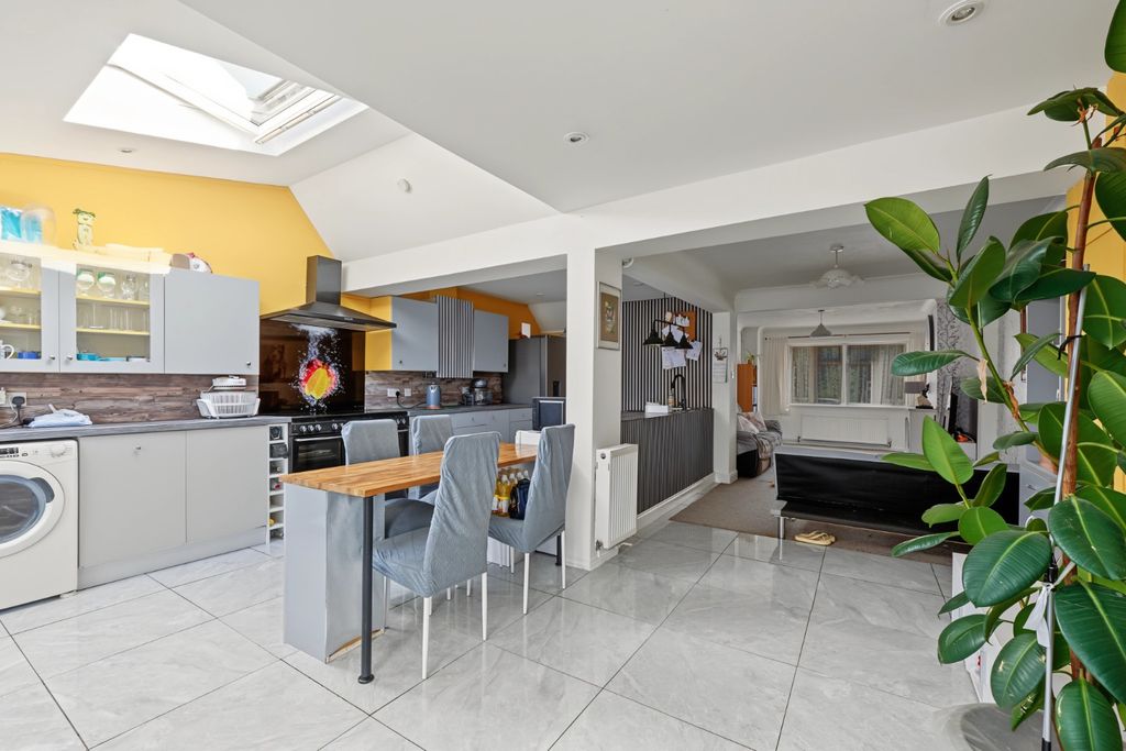 Property photo 2 of 27 5527345