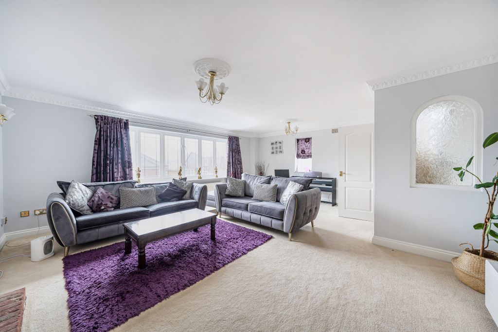 Property photo 3 of 21