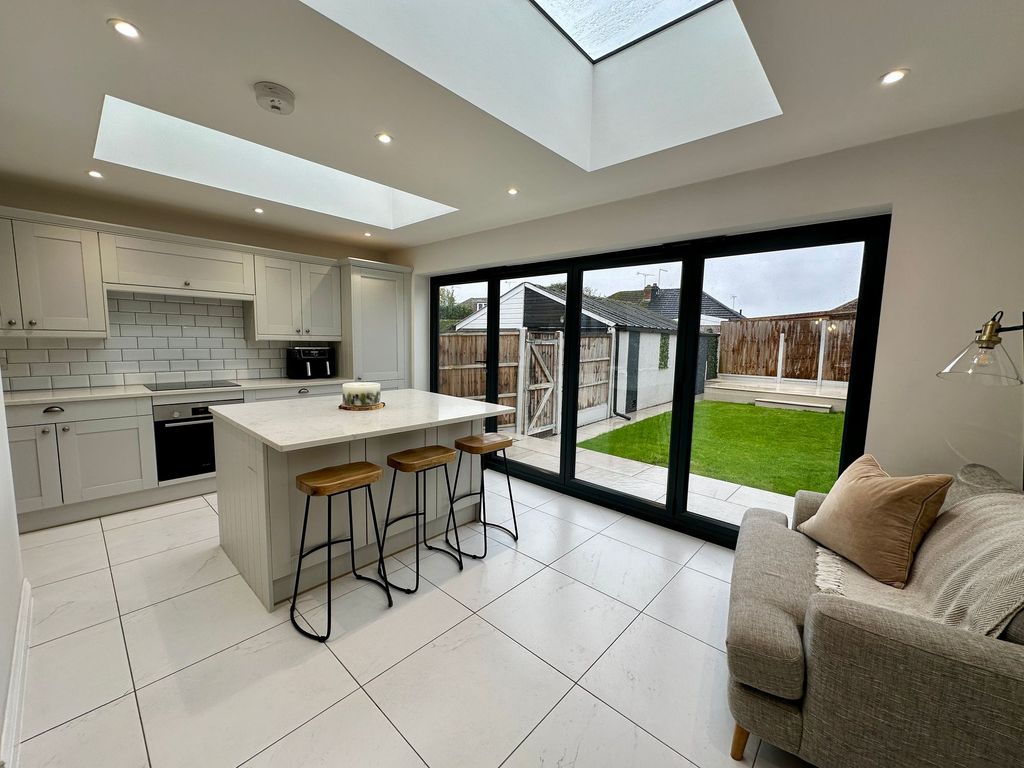 Property photo 2 of 17 Kitchen