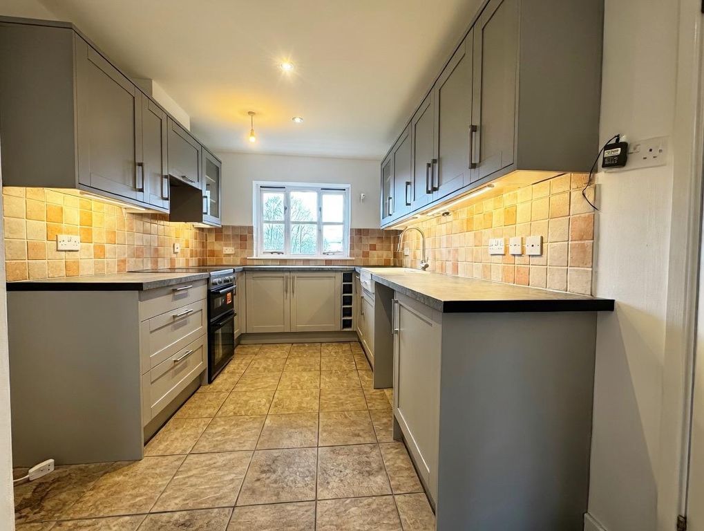 Property photo 2 of 12 05Fd3Bbd-5636-4616-A834-6Cf62Aa821E4.Jpg