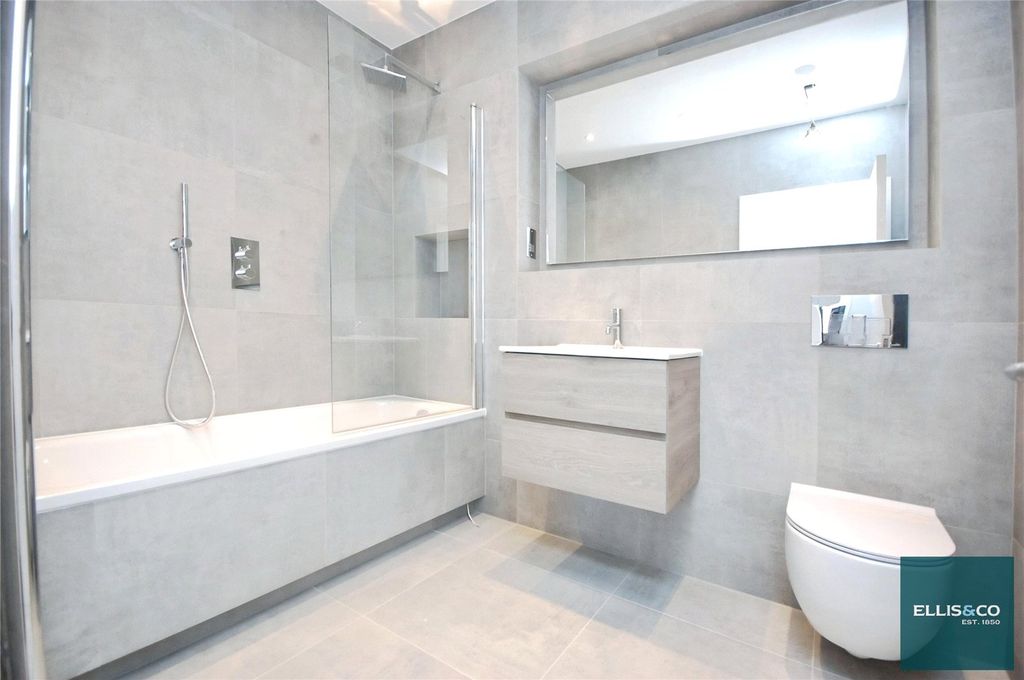 Property photo 3 of 8 Picture No. 15