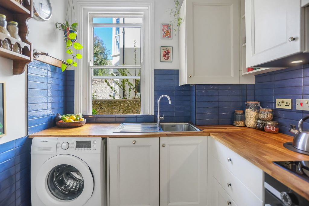 Property photo 3 of 25