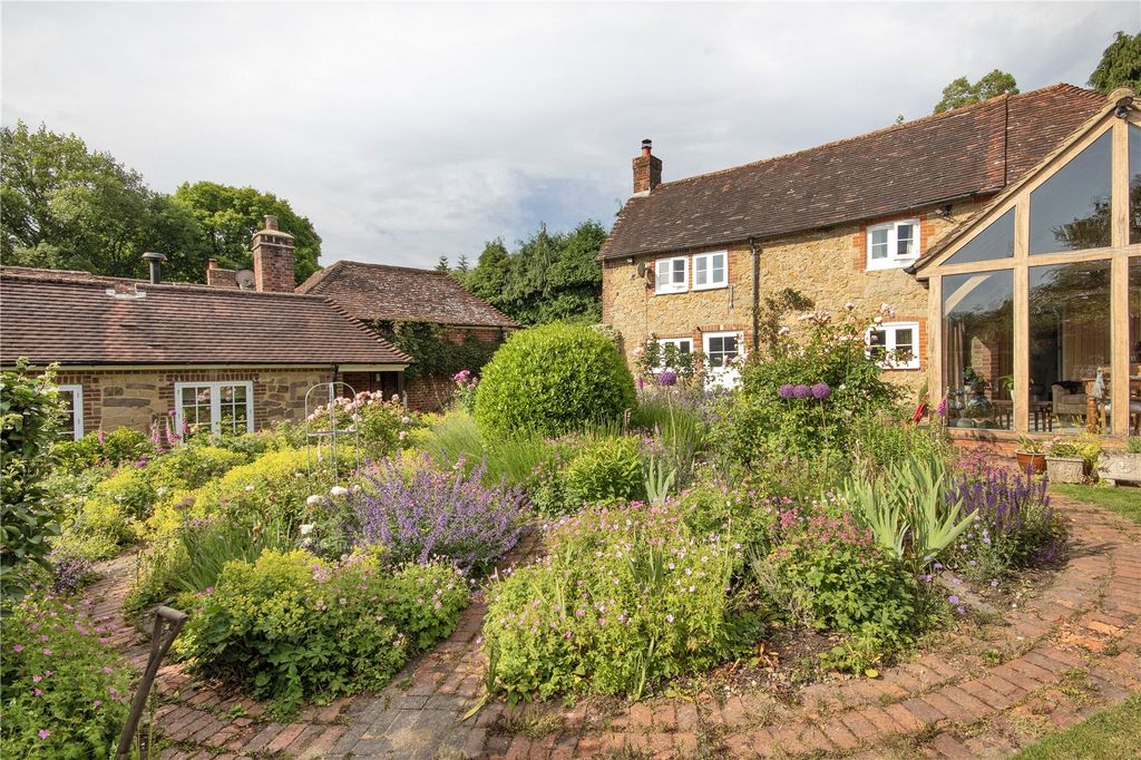 Property photo 2 of 16 Cottage Garden