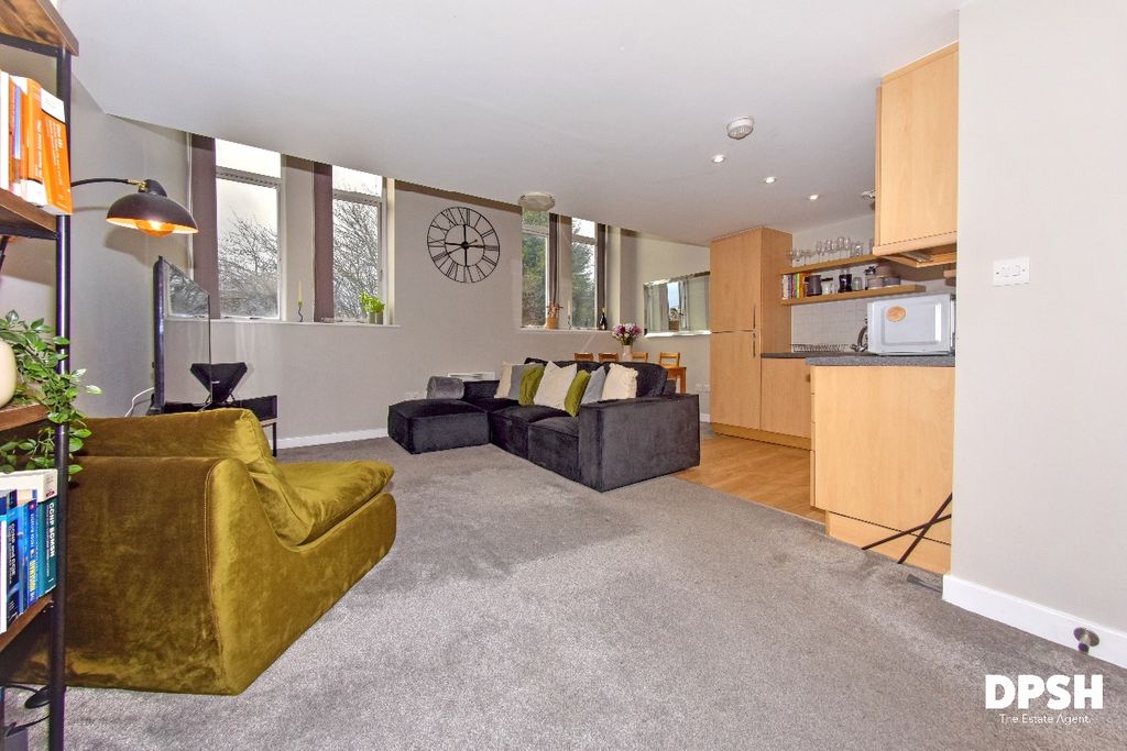 Property photo 2 of 20