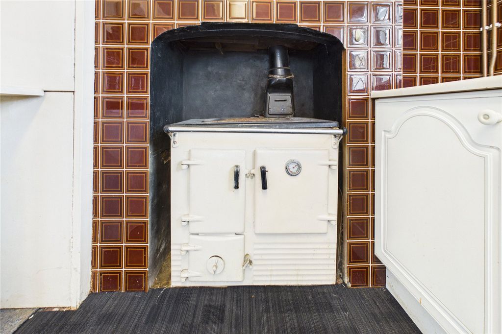 Property photo 2 of 21 Aga