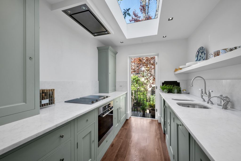 Property photo 2 of 48