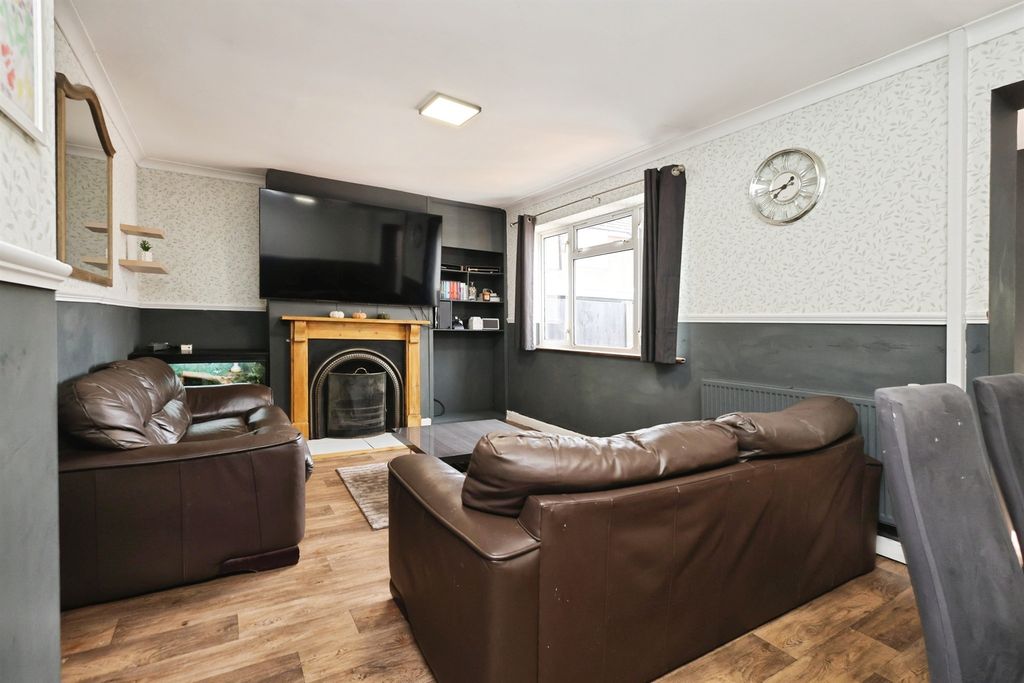 Property photo 2 of 18