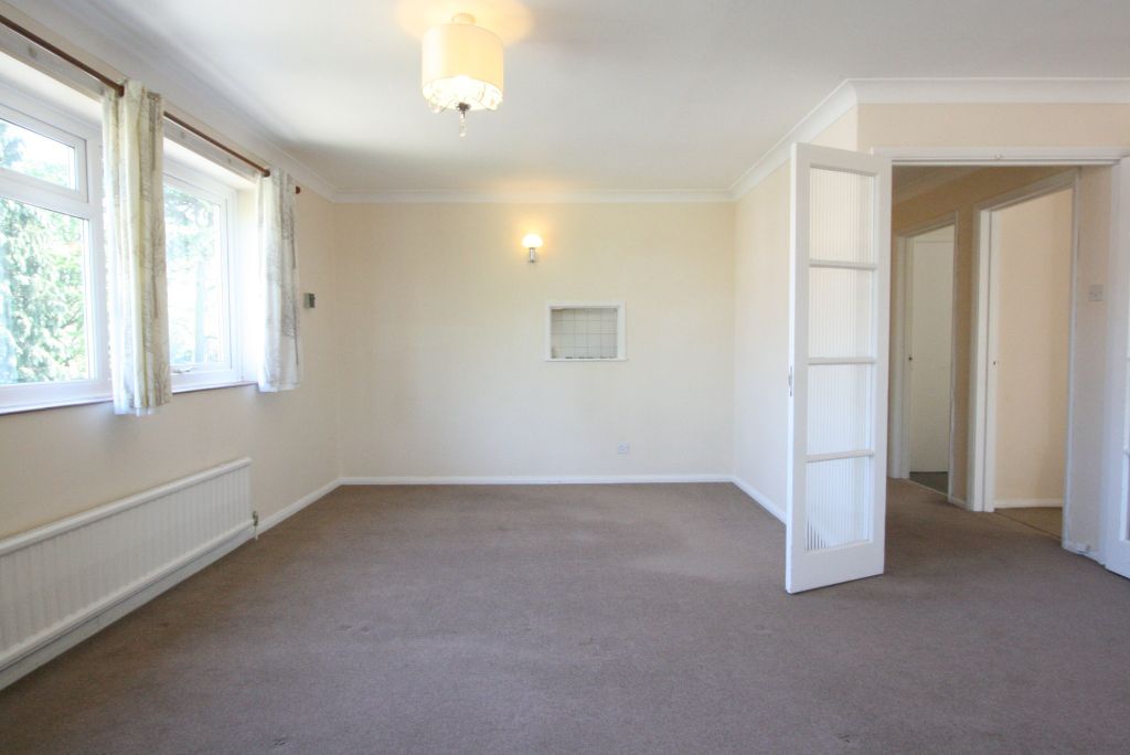 Property photo 1 of 8 Living Room