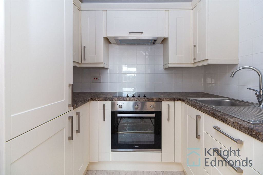Property photo 3 of 8 Kitchen