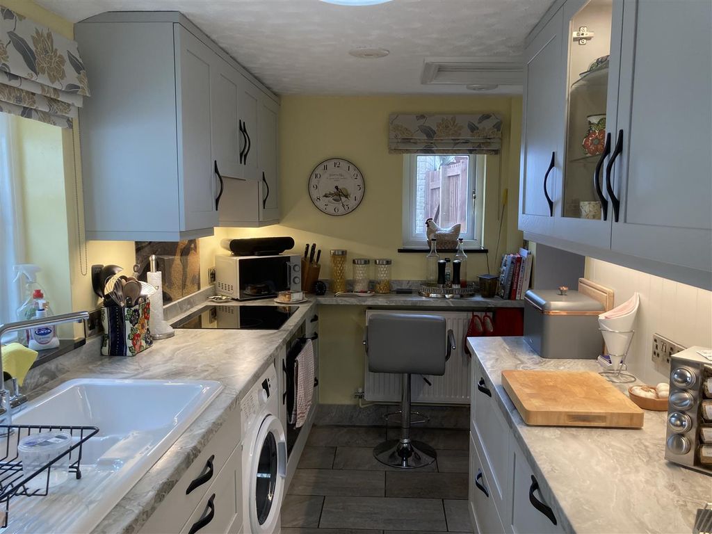Property photo 2 of 8 Kitchen.Jpg