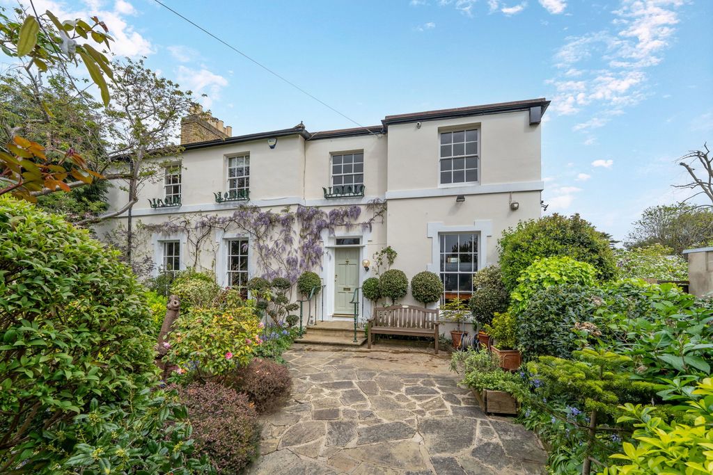 Property photo 1 of 31