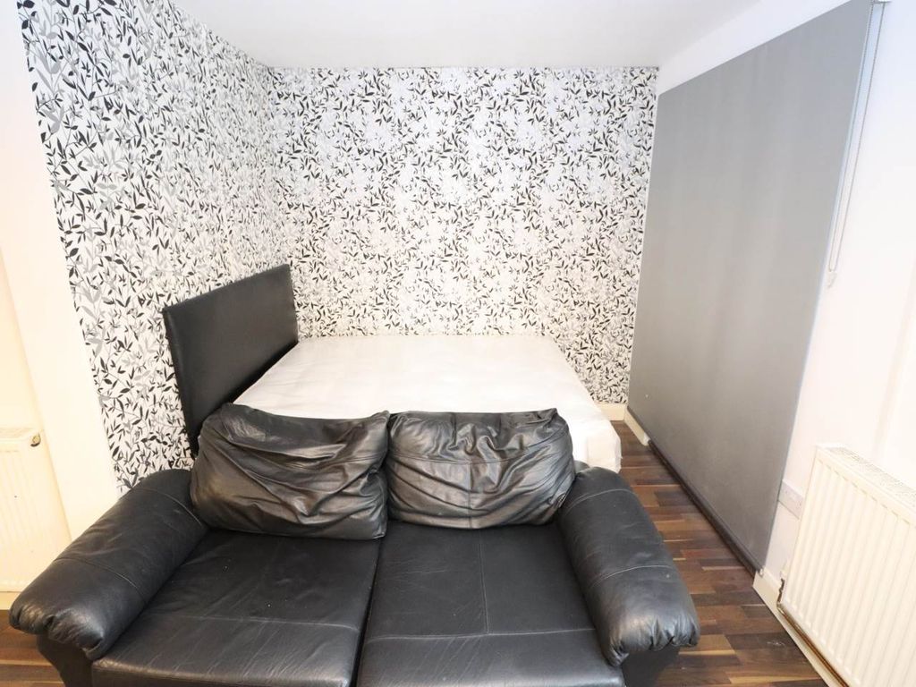 Property photo 2 of 5 1