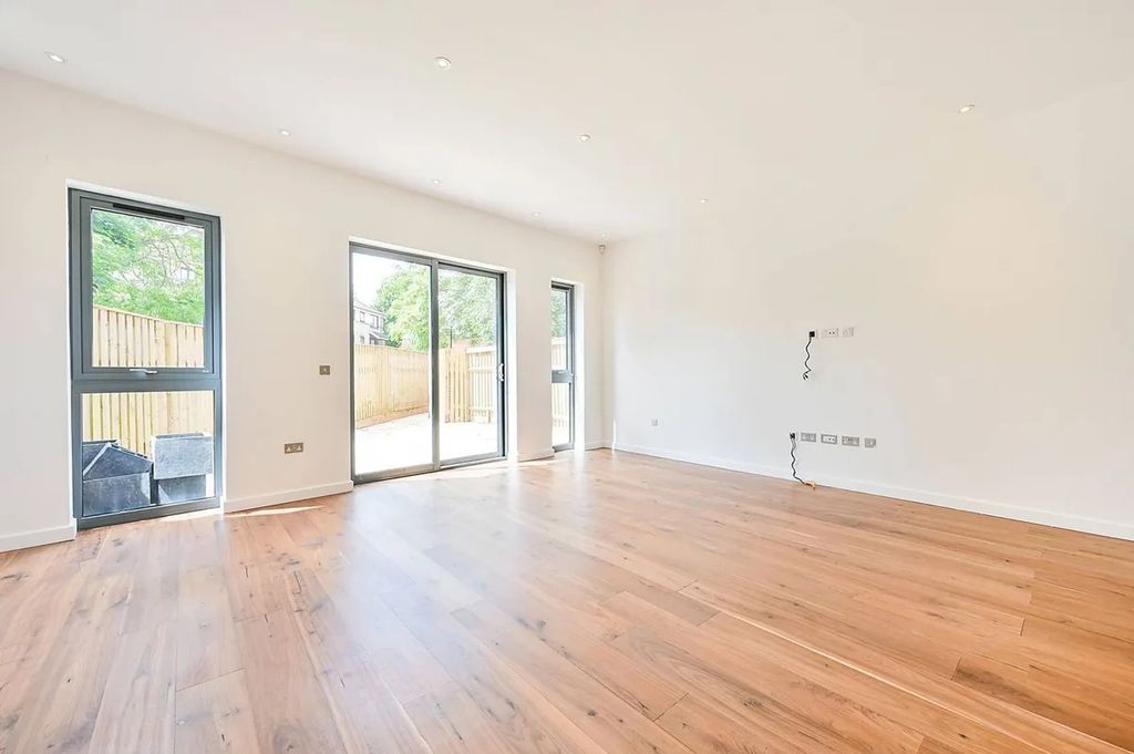 Property photo 2 of 19 Photo 6