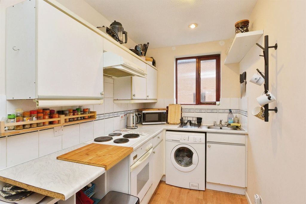 Property photo 3 of 11