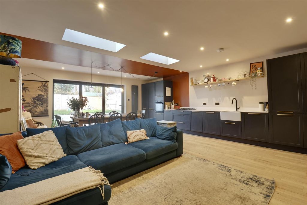 Property photo 3 of 32 E35C134E-C6D6-4A27-9C96-165371Fda109_1_201_A.Jpeg