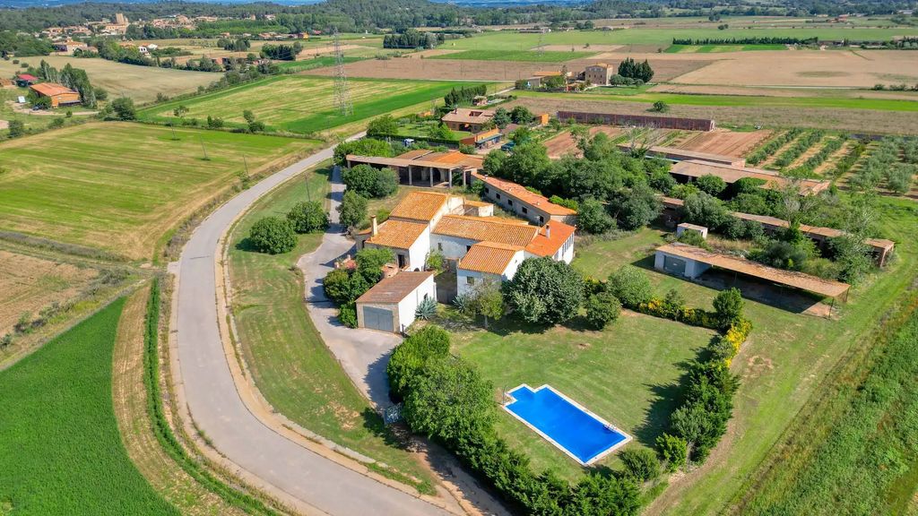 Property photo 1 of 41