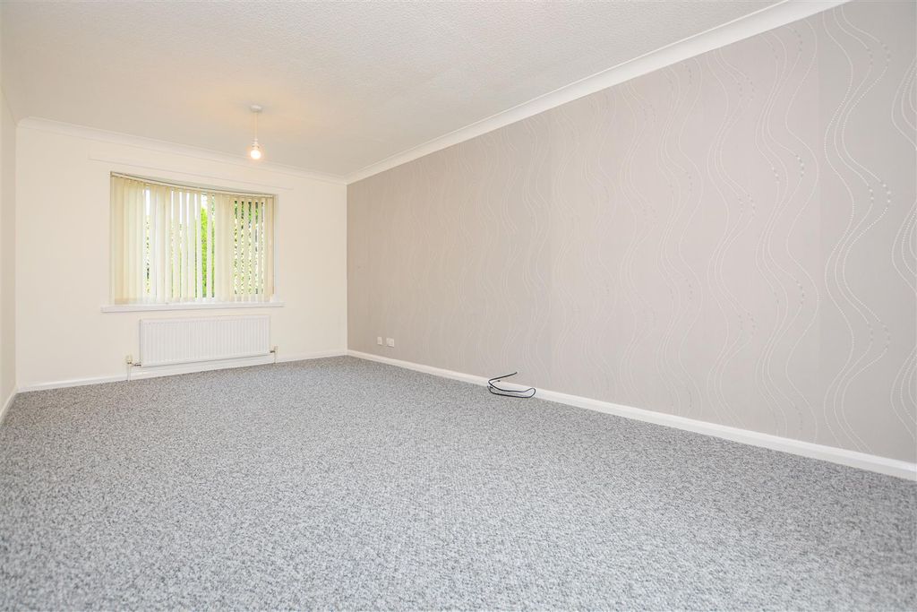 Property photo 3 of 9 Living Room