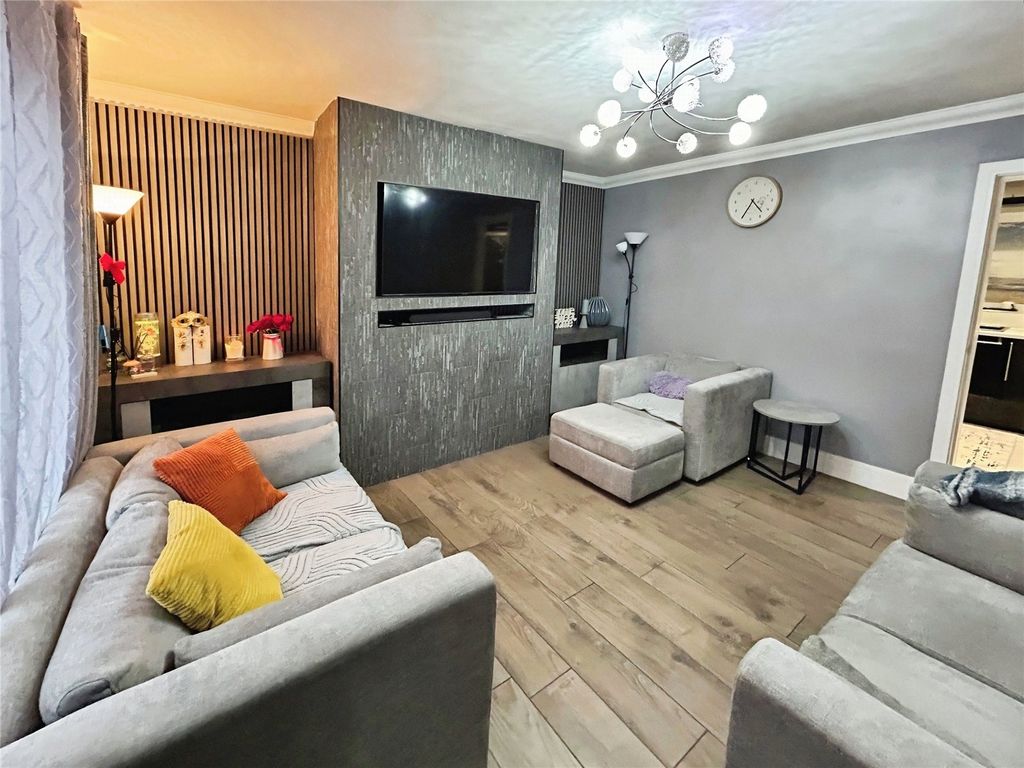 Property photo 2 of 15 Lounge