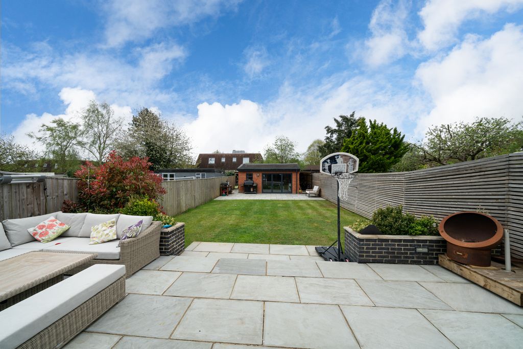 Property photo 2 of 27 228-Tring-Road-3