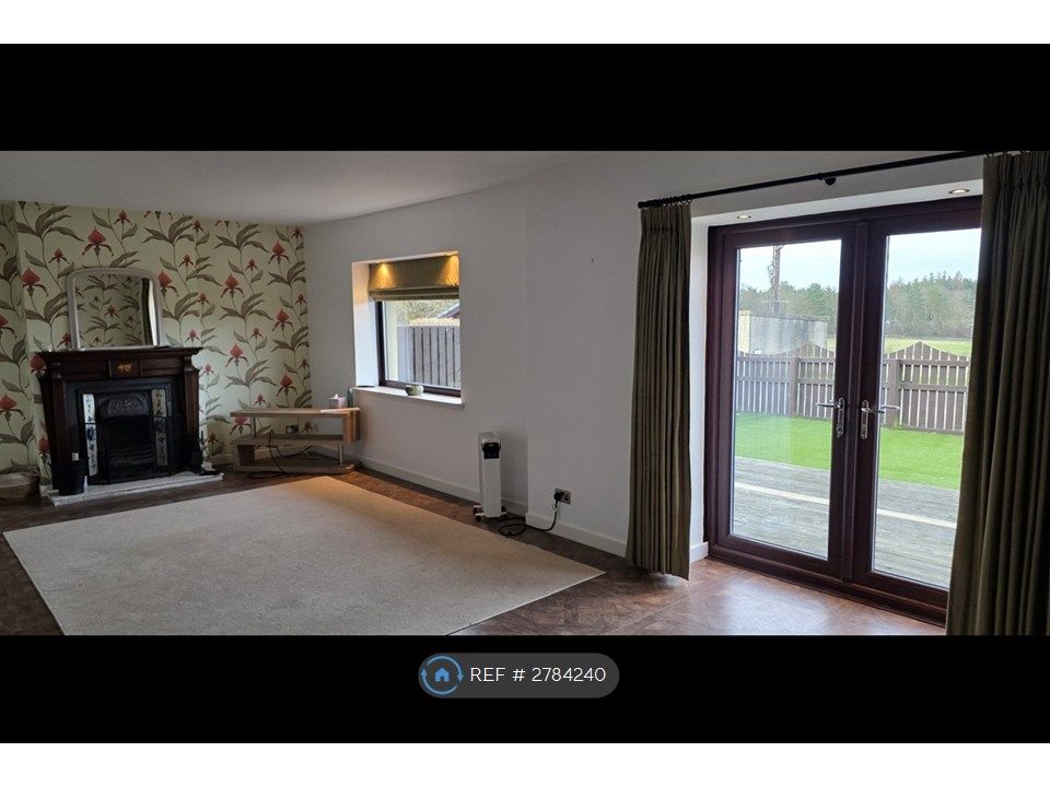 Property photo 3 of 34 Livingroom