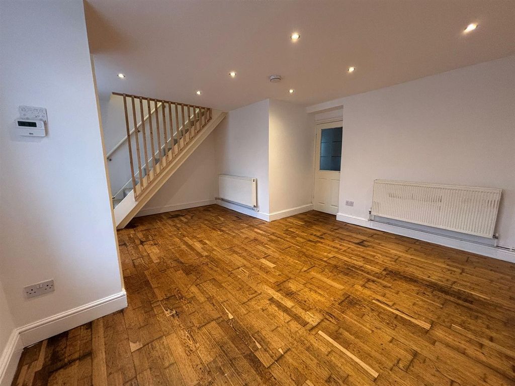 Property photo 3 of 18 12 Chapel Street (6).Jpeg