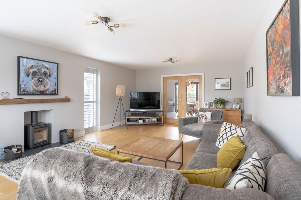 Property photo 2 of 26