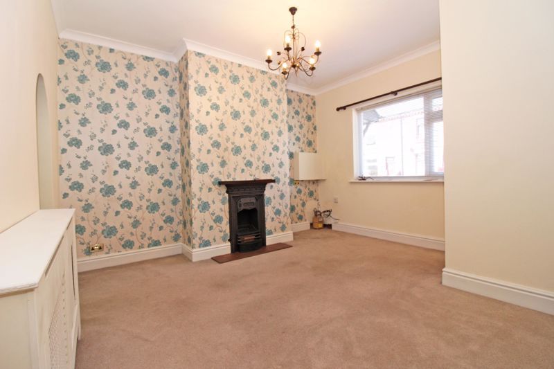 Property photo 3 of 7 Photo 6