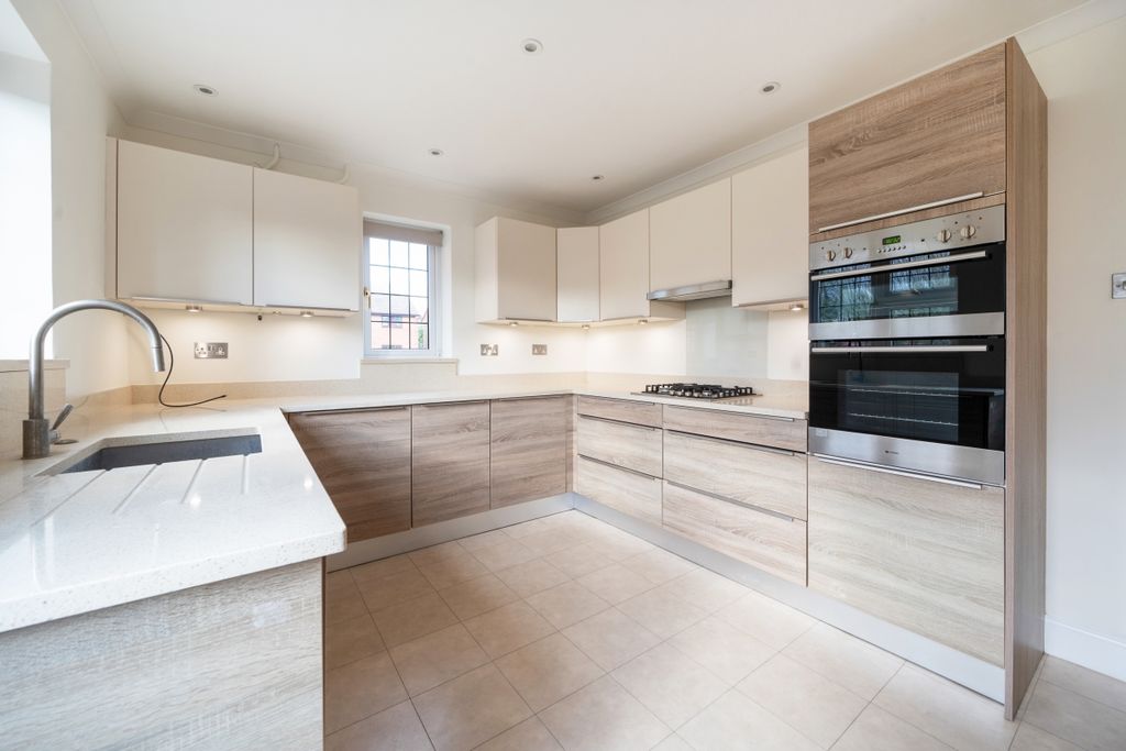 Property photo 1 of 20 1111608 (5)