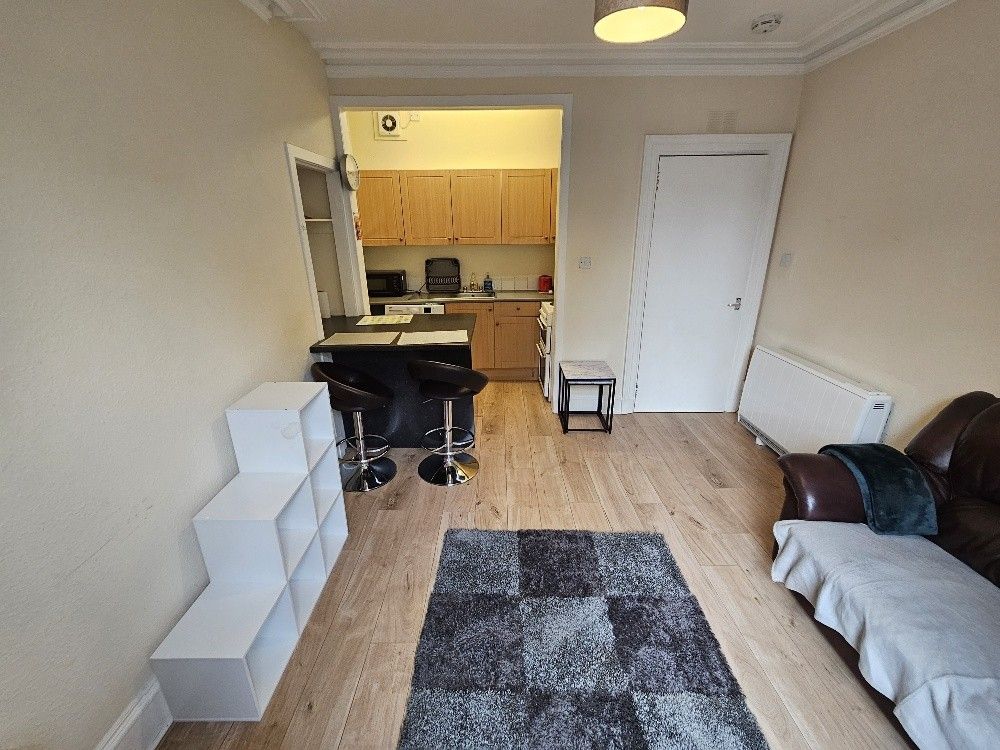 Property photo 2 of 8 Lounge 2