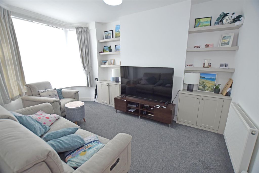 Property photo 2 of 15 Lounge.Jpg