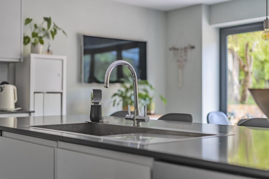 Property photo 2 of 21 Kitchen