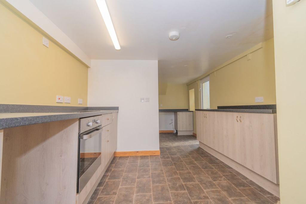 Property photo 2 of 15 General 2 George Str