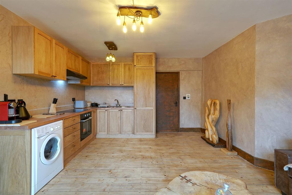 Property photo 2 of 11 3 Columbia Avenue Living Room 04.Jpg