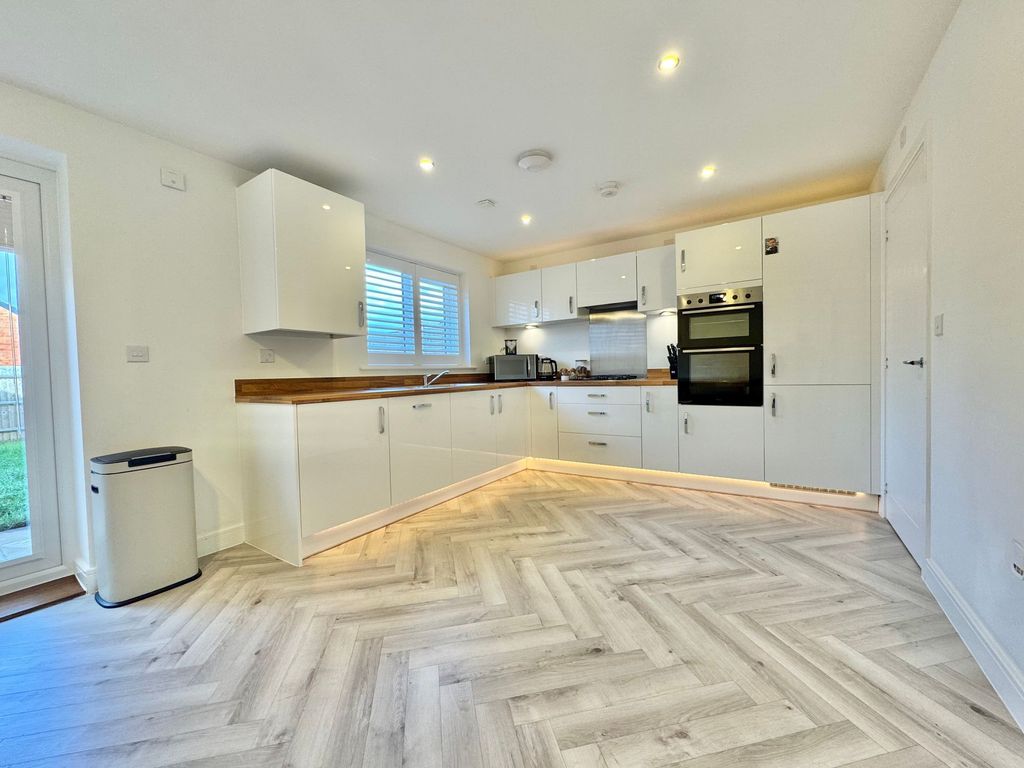 Property photo 3 of 26