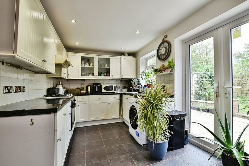 Property photo 2 of 16 Photo